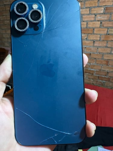 នៅស្អាត់