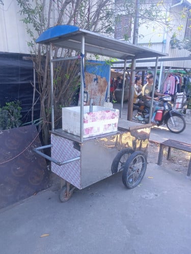 លក់រទេះអាំងសាច់តម្លៃ 200 ដុល្លារ។