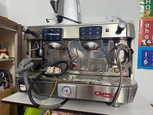 លក់ម៉ាសុីកាហ្វេ ឈុតម្ចាស់ប្រើផ្ទាល់ កាលទិញថ្មីពីក្រុមហ៊ុន លក់ឡៃឡុង 4xxx$