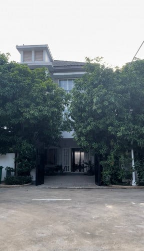 វីឡាភ្លោះសម្រាប់ជួលនៅបុរី ប៉េងហួត 6A