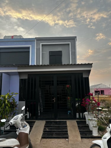 ផ្ទះល្វែងមានចំណូលស្រាប់ក្នុងមួយខែ6xx$តម្លៃ60000$ចរចារ