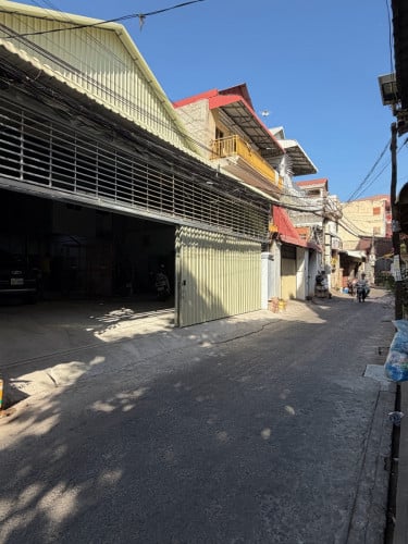 ឃ្លាំងថ្មីសម្រាប់ជួល 800$ មួយខែ