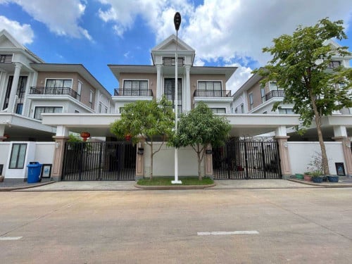 វីឡាភ្លោះAលក់នៅបុរីប៉េងហួតដឹស្តាមេរាហ្គាដិន 50m