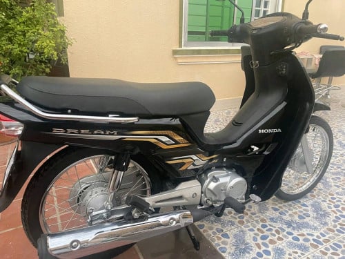 លក់ម៉ូតូ Honda Dream 025 មានកាតគ្រី តម្លៃ​1950$