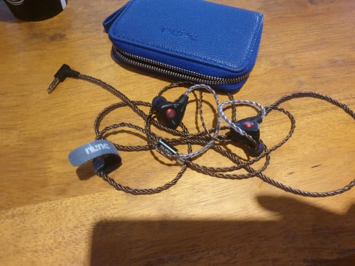 កាស ខ្សែ IEM នៅថ្មីសល់ប្រអប់ dunu titan S