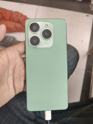 ខូចថ្មចេញតែ Logo