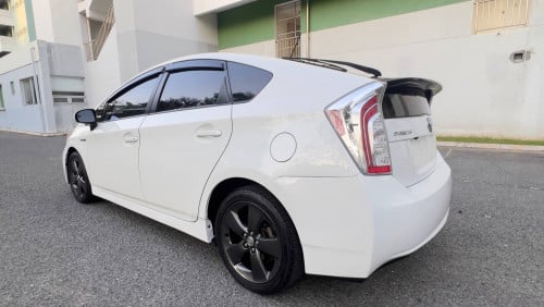 ស្តុកថ្មី Prius 2012 Deluxe Solar តម្លៃល្អ