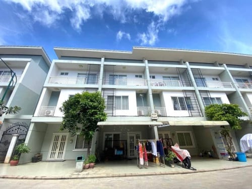 🏡វីឡាកូនកាត់ LC2 សម្រាប់លក់គម្រោង មឺហ្គីរៀន1បុរីប៉េងហួត បឹងស្នោរ