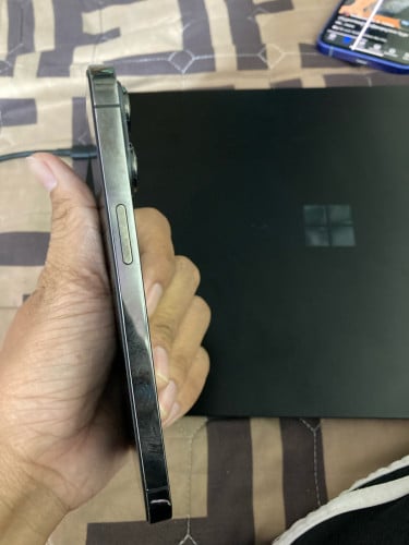 13 pro 256g មានស្កេន ជាប់ icloud hello iOS 26.2អត់កាមេរ៉ាក្រោយអេក្រង់ zy