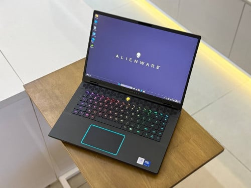 Alienware m16 R2 ( 99% )CPU Core Ultra 9-1th, RAM 16GB, SSD 512GB, VGA Nvidia RTX4060 8GB