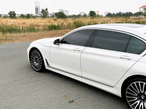 BMW 7series LWB VIP រថយន្តនៅថ្មីណាស់ ទឹកថ្នាំសុីនមួយជុំ