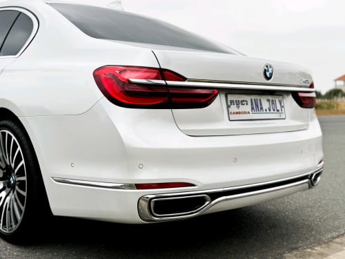 BMW 7series LWB VIP រថយន្តនៅថ្មីណាស់ ទឹកថ្នាំសុីនមួយជុំ