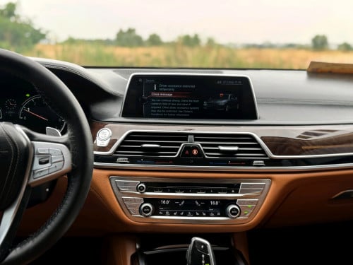 BMW 7series LWB VIP រថយន្តនៅថ្មីណាស់ ទឹកថ្នាំសុីនមួយជុំ