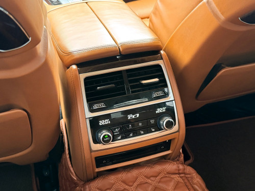 BMW 7series LWB VIP រថយន្តនៅថ្មីណាស់ ទឹកថ្នាំសុីនមួយជុំ