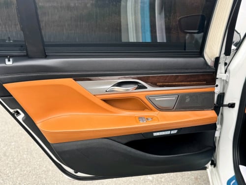 BMW 7series LWB VIP រថយន្តនៅថ្មីណាស់ ទឹកថ្នាំសុីនមួយជុំ