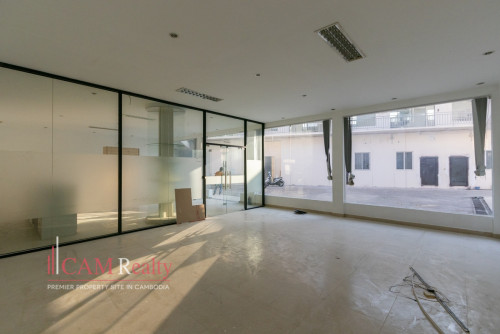 Commercial Building For Rent Along Street 598