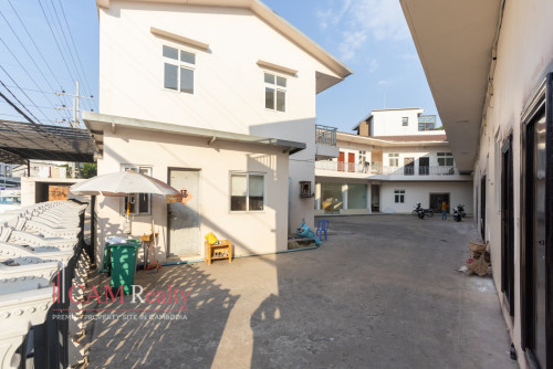 Commercial Building For Rent Along Street 598