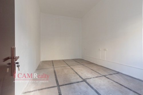 Commercial Building For Rent Along Street 598