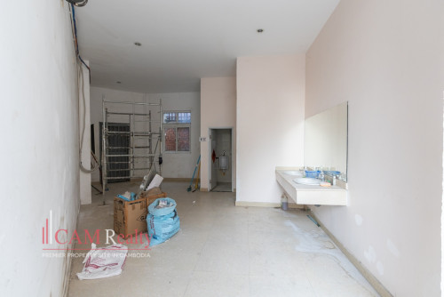 Commercial Building For Rent Along Street 598