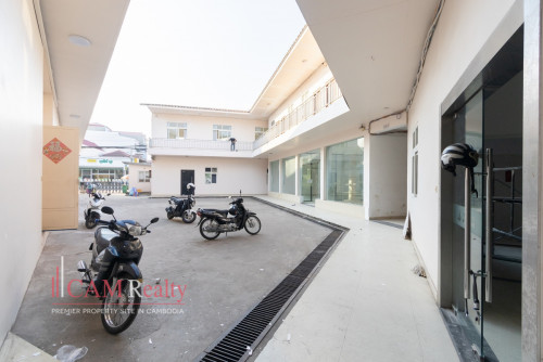 Commercial Building For Rent Along Street 598