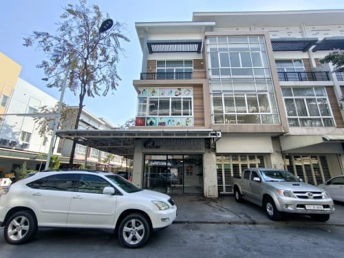 Corner Shophouse For Rent / Borey Peng Huoth Bueng Snor