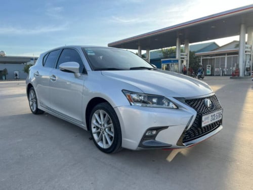 CT 200h 2012 For Rent /出租