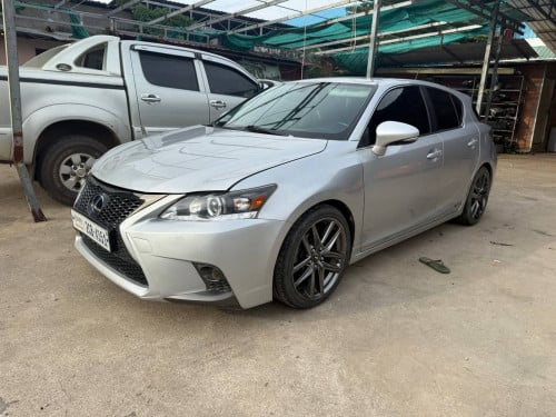 CT 200h 2012 For Rent /出租