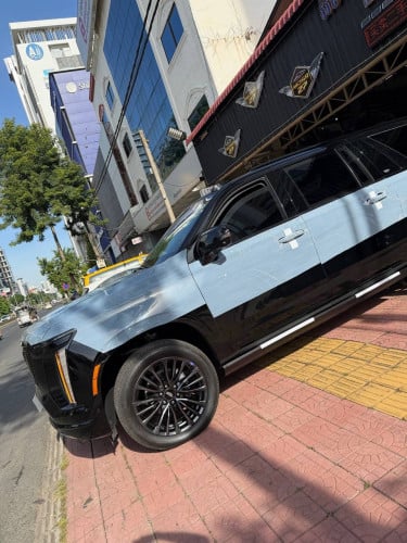 Escalade sport platinum 2025 ថ្មីខ្លាញ់គោជាប្រភេទរថយន្តកាពារគ្រាប់ប៉ាឡាំងដាស់