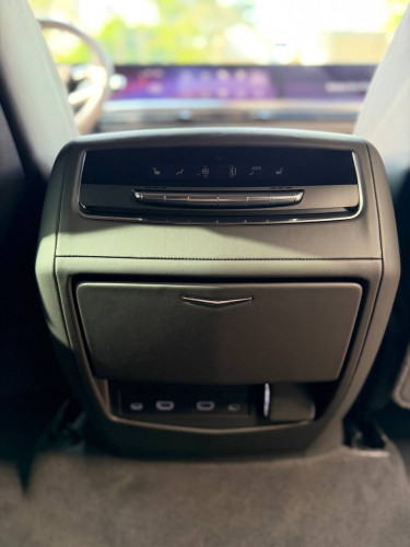 Escalade sport platinum 2025 ថ្មីខ្លាញ់គោជាប្រភេទរថយន្តកាពារគ្រាប់ប៉ាឡាំងដាស់