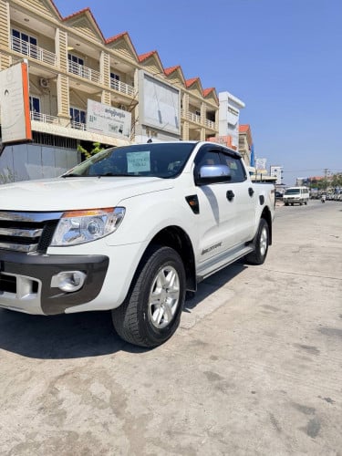 Ford 2014​ XLT ម៉ាសុីន​3.2 ប៉ុងពីរ  ទឹកថ្នាំសុីនមួយជុំ ម្ចាស់​ដើម​ទី​មួយ​