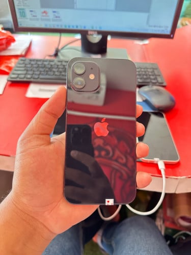 Iphone 12 64g សំនុំណែនប៉ែស​ អត់ដែលគាស់​សោះ​ ស្អាតសុីនទាំងអស់​ តួនៅ97 98%តម្លៃល្អចរចាបាន