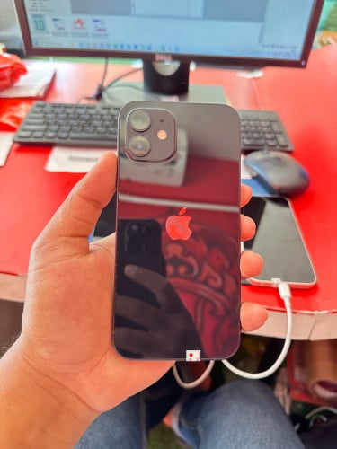 Iphone 12 64g សំនុំណែនប៉ែស​ ស្គេនមុខ​ អេក្រង់សុីន​ តួ98% ថ្មនៅ87% ថ្មីណាស់ តម្លៃចរចា