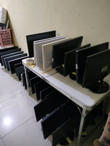 Monitor លក់ធូៗ កំពង់សោម ឃ្លាំងលើ