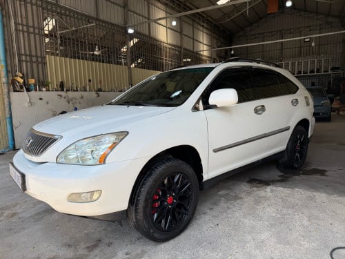 R330ឆ្នាំ​04ប៉ុង​1Full optionក្នុងលឿង​ឡាន​ការ​លី​ធានា​អត់​បុក​ប៉ះ​អត់​ច្រេស​ទឹក​ថ្នាំ​សុីន​មួយ​ជុំ​