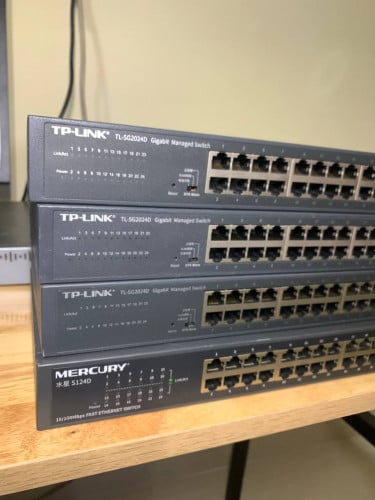 Switch TP-link 24 port Gigabits Managed តម្លៃមួយ20$ ធានានៅស្អាតដូចថ្មី