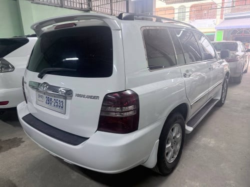 Toyota Highlander 2003 V4 ប៉ុងមួយ កៅអីចុច ក្នុងលឿង ប្រភេទឡានមូលសានុំ តុបតែងហើយស្អាត