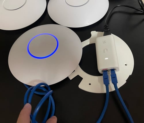 UniFi AC AP Pro + PoE Adapter + Mount (Fullset)