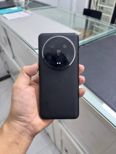 Xiaomi 14 Ultra មួយទឹក