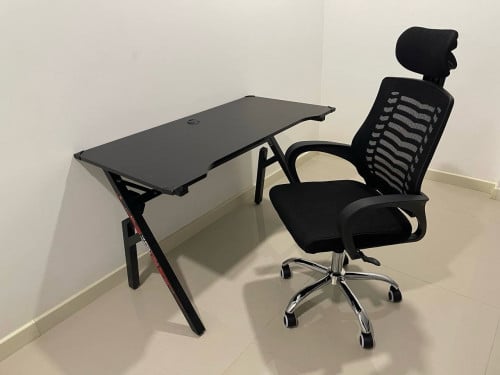 តុកៅអីសម្រាប់អង្គុយសិក្សារឺប្រើក្នុងការិយាល័យ