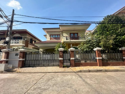 វីឡាទោលសំរាប់ជួល បុរីចំការមន