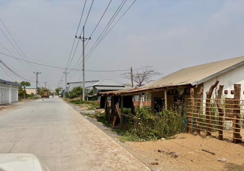 ដីលក់​ឬជួល