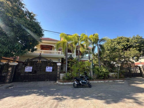 វីឡាទោលសម្រាប់លក់ នៅបុរីវីឡាទួលសង្កែ ខណ្ឌឫស្សីកែវ  ផ្ទះមានដេគ័រឈើប្រណិតស្អាតស្រាប់