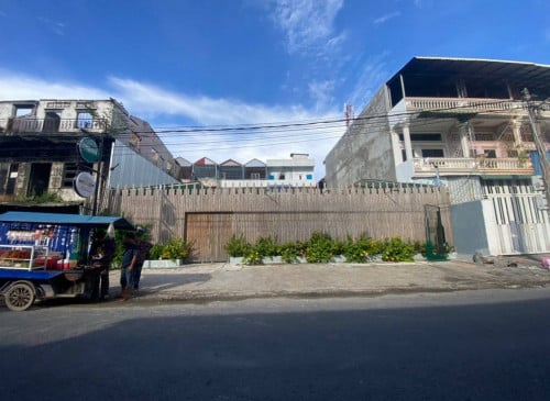 ដីហាងសម្រាប់លក់ នៅទួលស្វាយព្រៃ ជិតផ្សារអូឡាំពិក