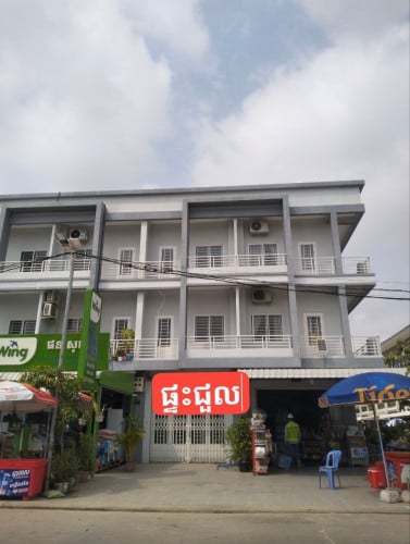 ផ្ទះជួលអាជីវកម្មនៅលេីផ្លូវរដ្ឌរកសុីបាននៅក្បែរ