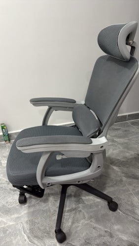 កៅអីការិយាល័យធូរធ្លៃ