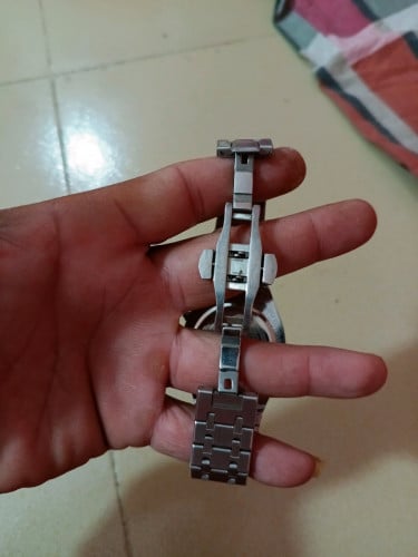 លក់បុរសប្រេីថ្មនៅស្អាតទាំងអស់