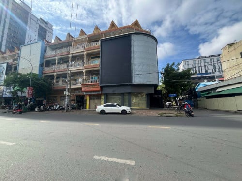 ផ្ទះកែងសំរាប់ជួលនៅលើផ្លូវទេពផន