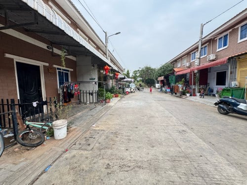 លក់ផ្ទះប្លង់រឹងពីខ្ញុំម្ចាស់ដេីមទិញដាច់ក៏បានរំលោះក៏បាន