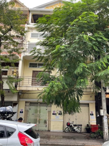 ផ្ទះអាជីវកម្មពីរល្វែងទម្លុះចូលគ្នាសម្រាប់ជួល នៅទឹកល្អក់ទី1