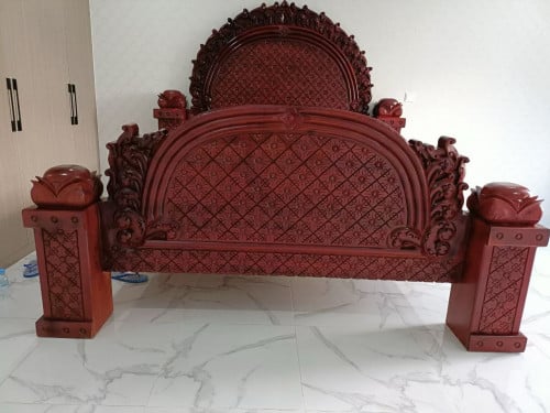 គ្រែលក់ឈើសុក្រំុ 1.8m x 2m តម្លៃ 1,400$